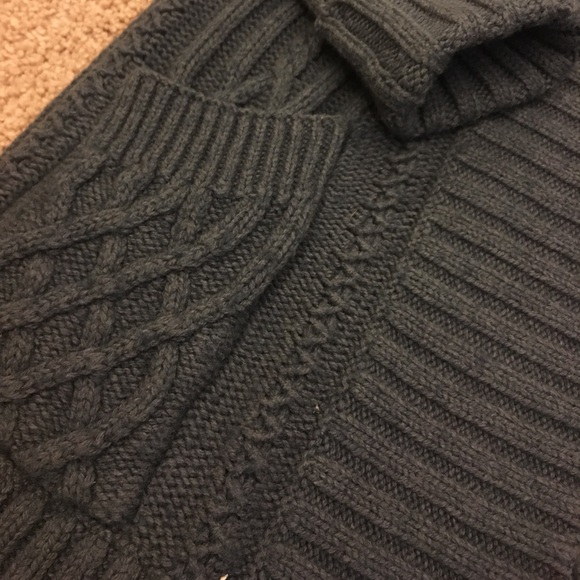BANANA REPUBLIC Cable Knit Sweater - Picture 4 of 4
